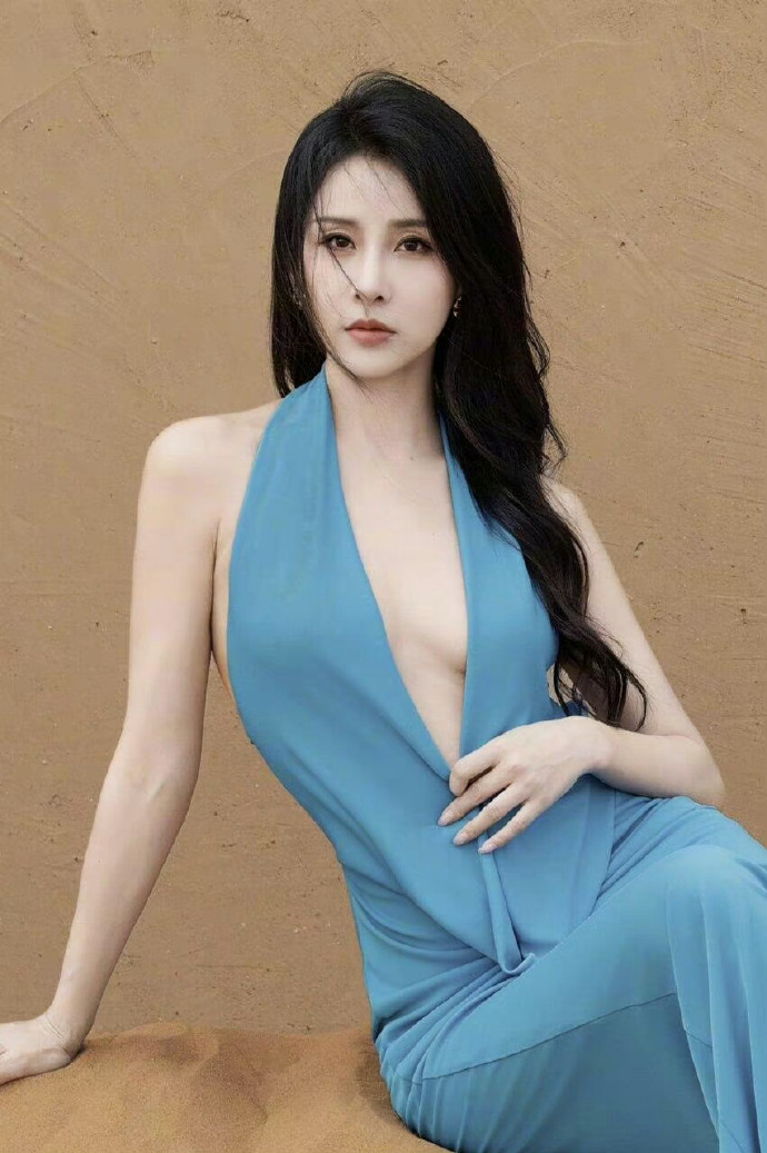 奇怪的她
